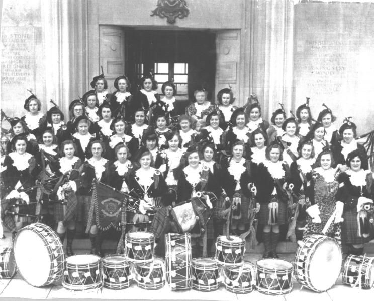 When there were still a lot of them: The Girl Pipers in front of the Civic Centre